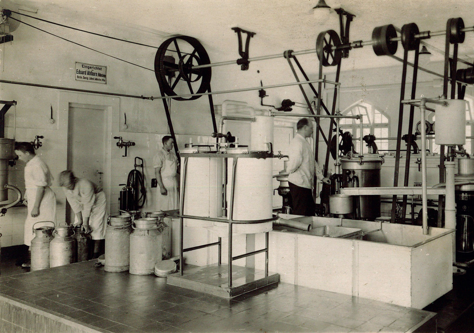 Elektrisch betriebene Milchverarbeitung in der Molkerei Miesbach, 50er Jahre